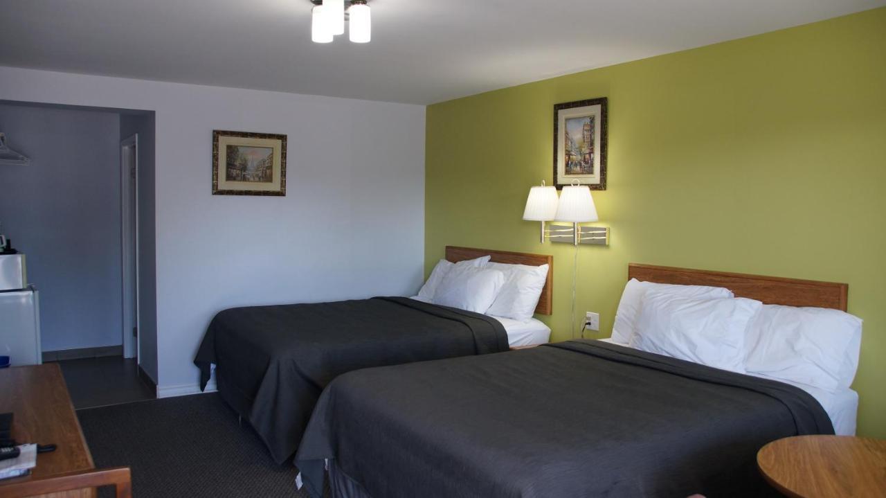 Robyn'S Motel Питерборо Экстерьер фото