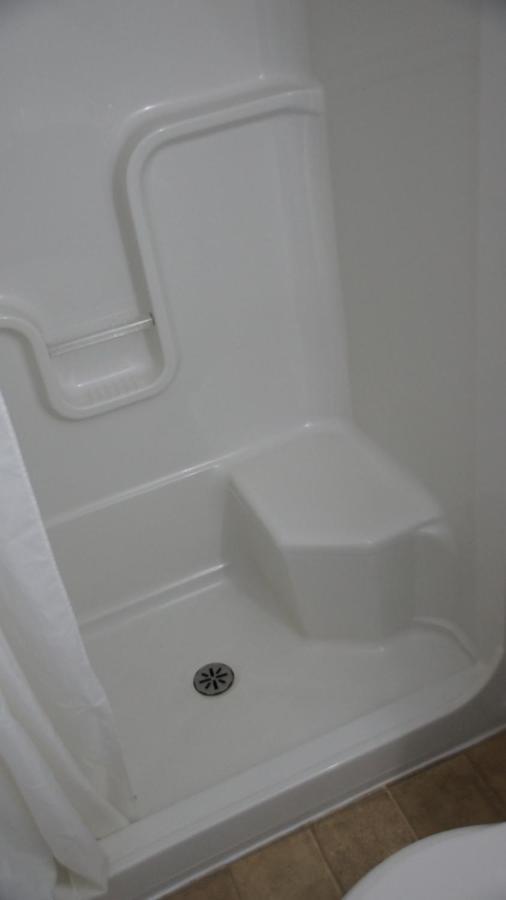 Robyn'S Motel Питерборо Экстерьер фото