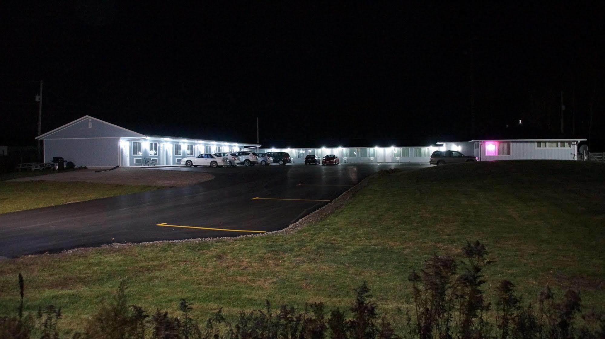 Robyn'S Motel Питерборо Экстерьер фото