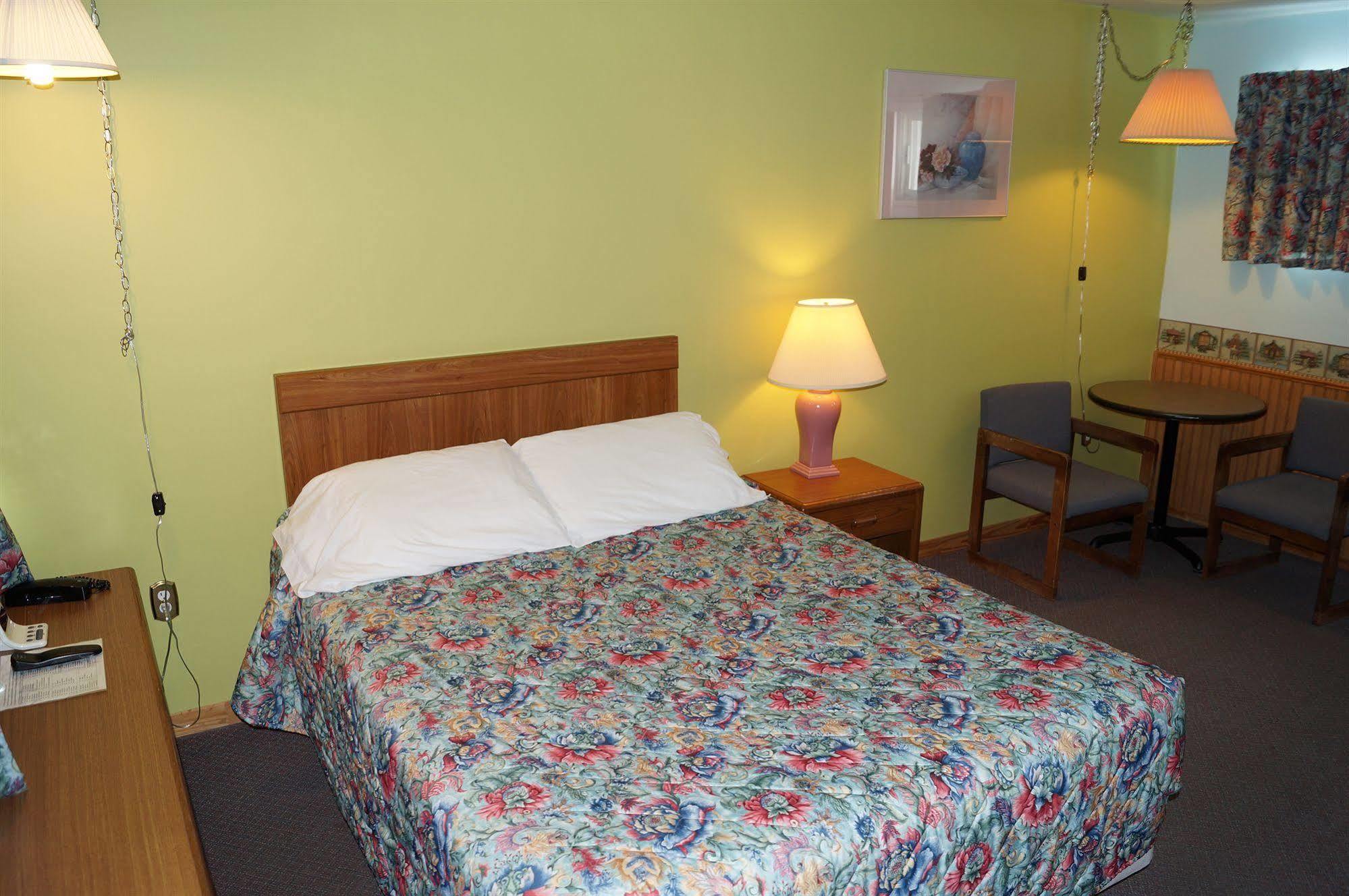 Robyn'S Motel Питерборо Экстерьер фото