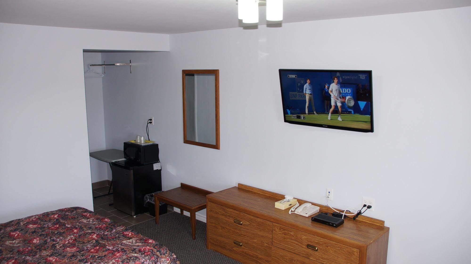 Robyn'S Motel Питерборо Экстерьер фото