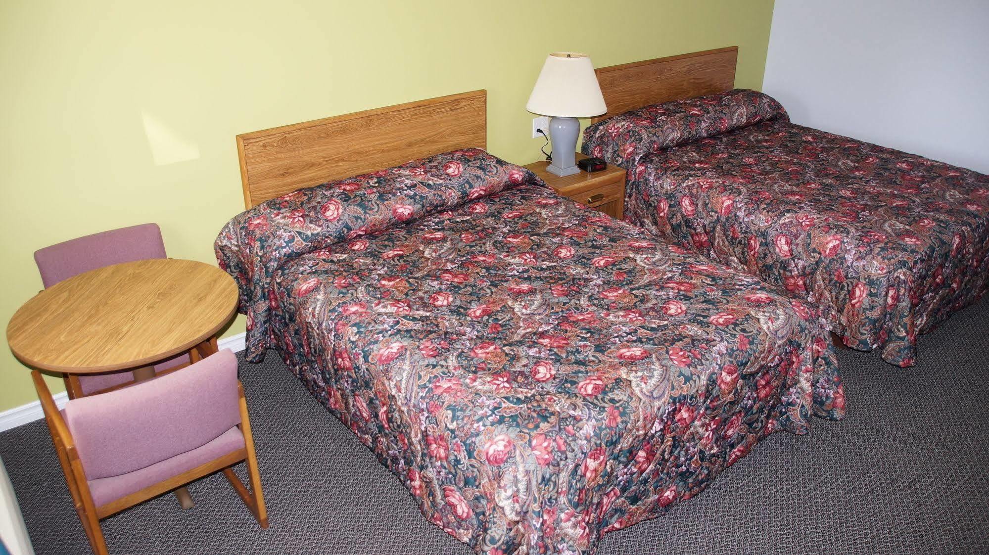 Robyn'S Motel Питерборо Экстерьер фото